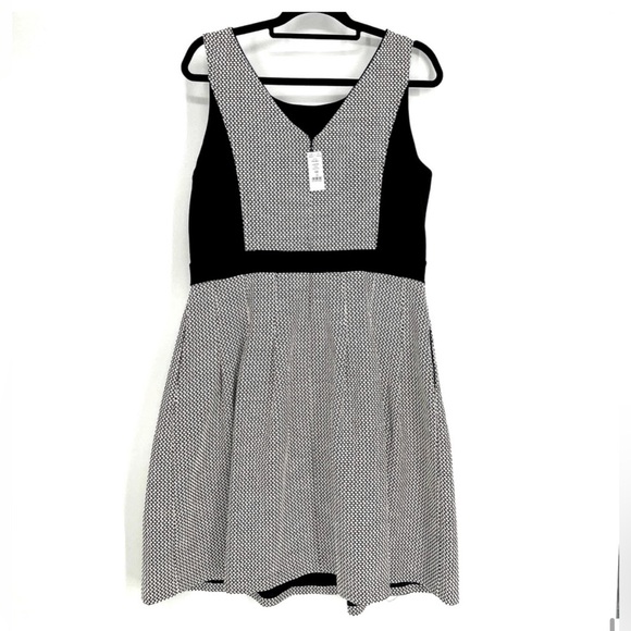 WHBM 🆕 Sleeveless Black And White Pieced Fit And Flare Dress. Size 14. - Picture 9 of 9
